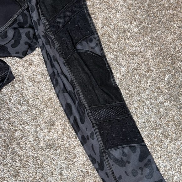 Lululemon Just Breathe Pant Animal Swirl Deep Coal Light/ Black SEE MEASUREMENTS - Picture 9 of 13